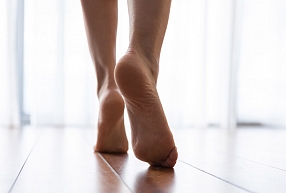 Šķidrais putuplasts vai tradicionālā grīdas siltināšana – kas ir labāks risinājums Latvijā?