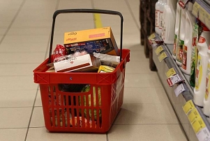 Продуктовая корзина в сентябре: Даугавпилс платит больше Риги почти на евро