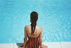 Sieviešu peldkostīmu mode – tendences 2025. gada vasarai 