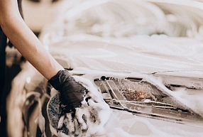 Auto mazgāšana ar rokām vai bezkontakta mazgāšana: kurš risinājums ir labāks?