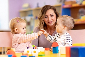 Runāšana ar mazuli ikdienā – vienkāršs ieradums, kas ietekmē runas attīstību 