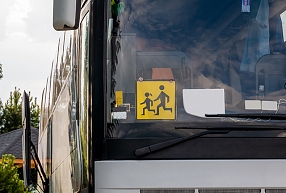 Autobusa noma skolēnu ekskursijai: 7 svarīgi drošības faktori, kas jāzina skolām