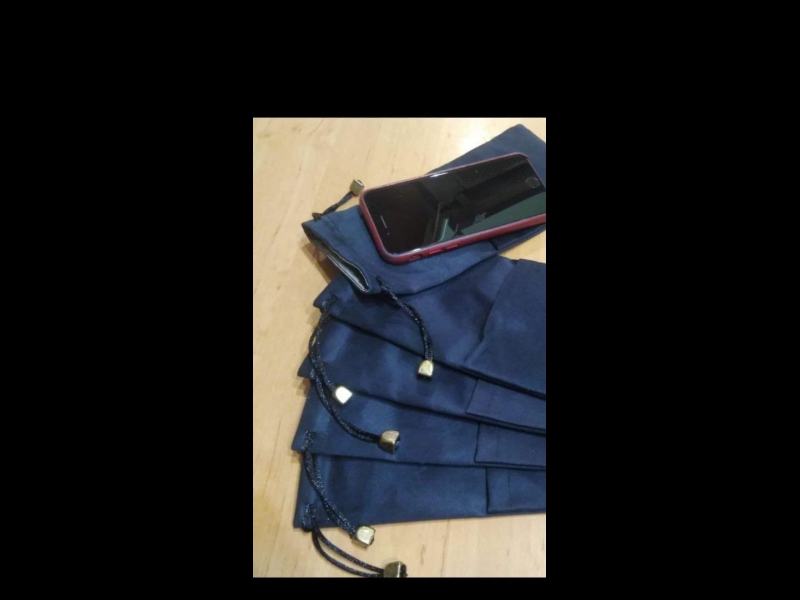 Ekranizējošs telefona maciņš