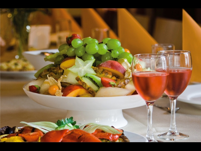 Pastnieka mājas virtuve piedāvā gardus ēdienus un izsmalcinātu pasniegšanu īpašiem mirkļiem.