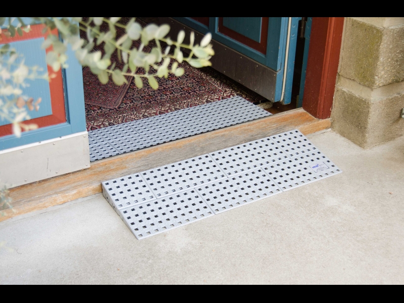 Saliekama uzbrauktuve.