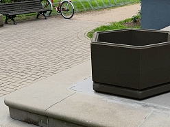 betona puķu kaste