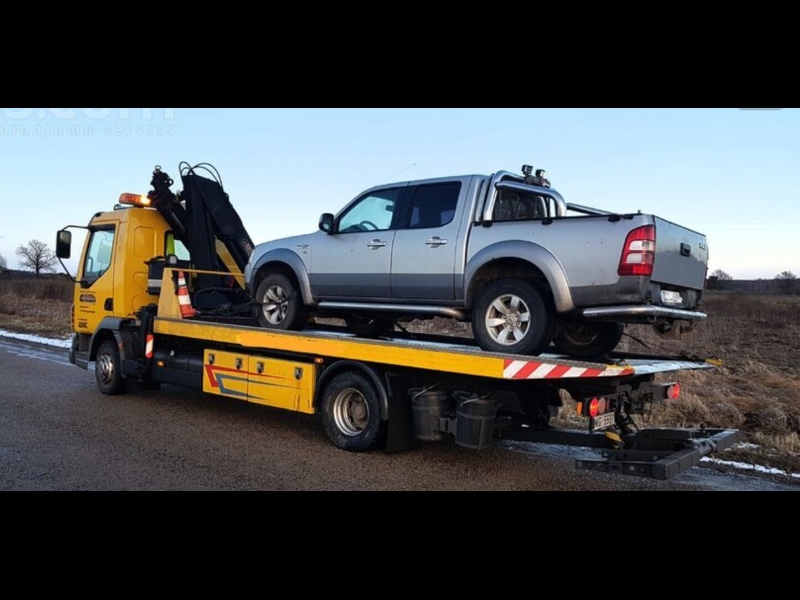 Rīgas Autoevakuators piedāvā ātru un drošu evakuāciju, paceļot automašīnas, kas apstājušās vai nokļuvušas ārpus ceļa.