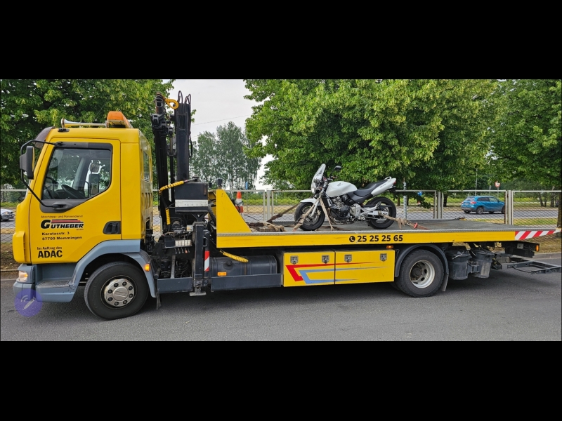 Rīgas Autoevakuators piedāvā motociklu transportēšanas pakalpojumus, nodrošinot to drošu pārvadāšanu uz nākamo galamērķi.