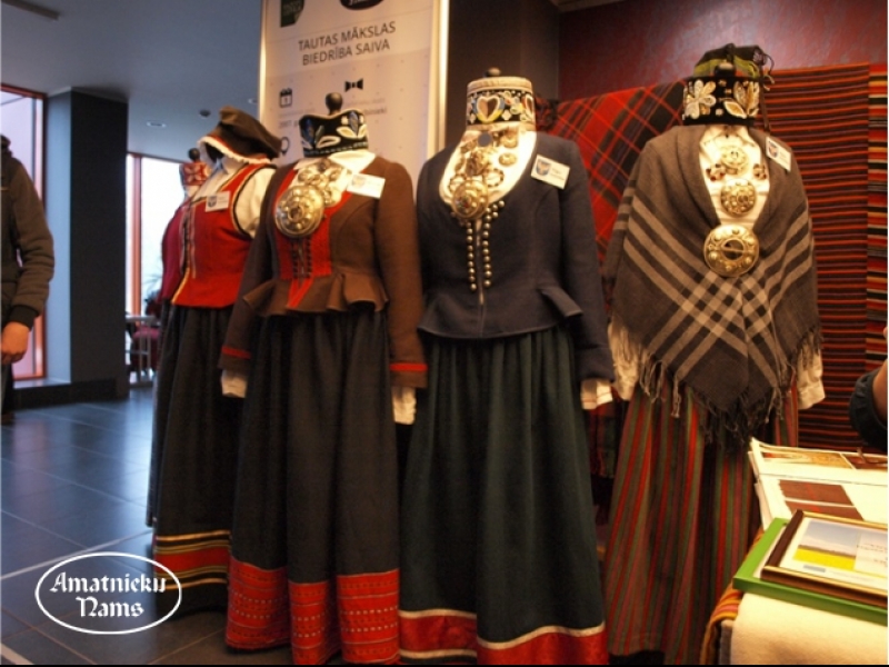 Kurzemes tautas tērpi