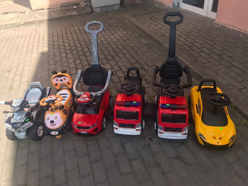 bērnu rotaļu mašīnas