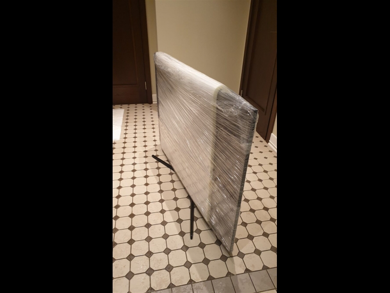 Droša mēbeļu iepakošana plēvē