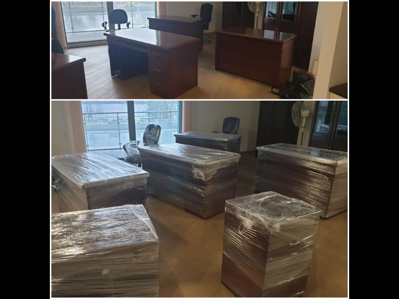 Biroja mēbeļu iepakošana transportēšanai