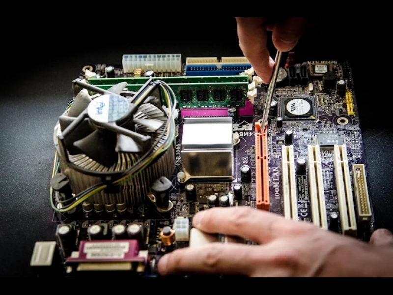 Datora dēļa remonts un tehniskā apkope.