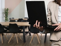 Sandra Sprūde – Efektīva juridiskā darba organizēšana un konsultācijas uzņēmumiem.