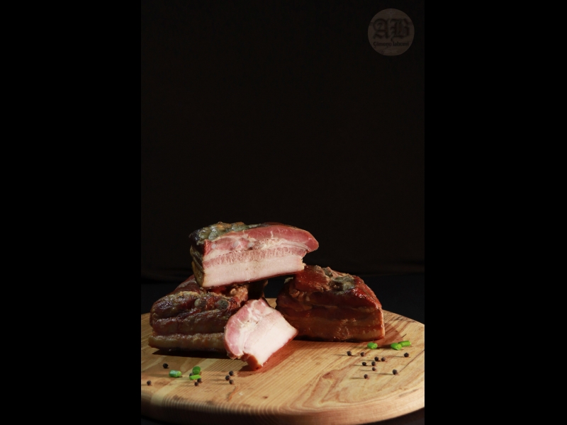 Ar alkšņa malku kūpināti Mājas kūpinājumi