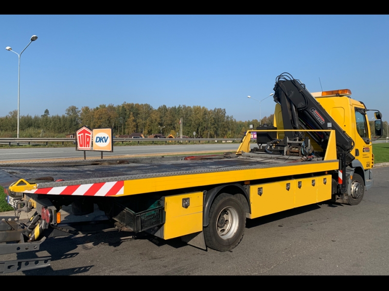 pilnībā aprīkots ārkārtas evakuācijas un transportēšanas pakalpojumiem