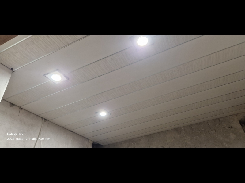 Griestu montāža ar iebūvējamo apgaismojumu.