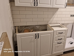 Virtuves mēbeļu montāža un uzstādīšana.