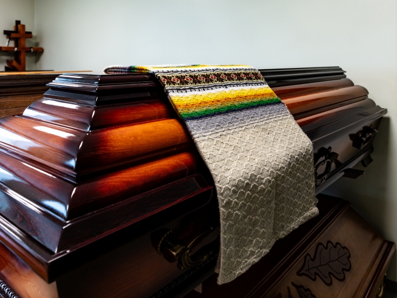 Apbedīšanas piederumi, zārks