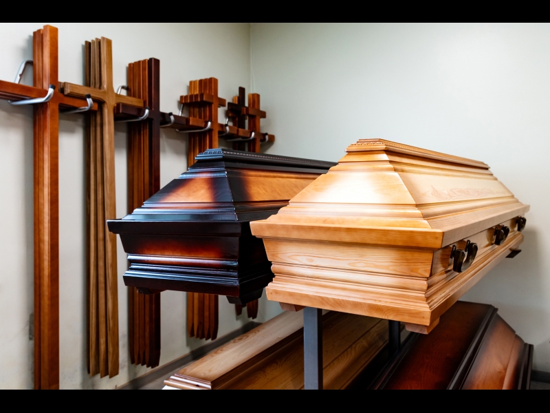 Apbedīšanas piederumi, zārks