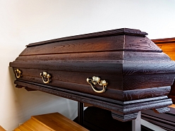 Apbedīšanas piederumi, zārks