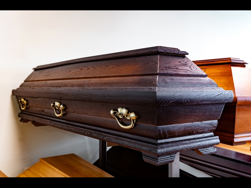 Apbedīšanas piederumi, zārks