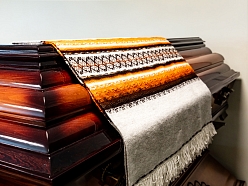 Apbedīšanas piederumi, zārks