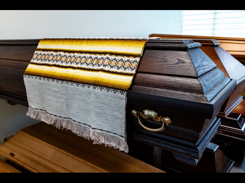 Apbedīšanas piederumi, zārks