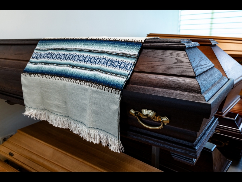 Apbedīšanas piederumi, zārks