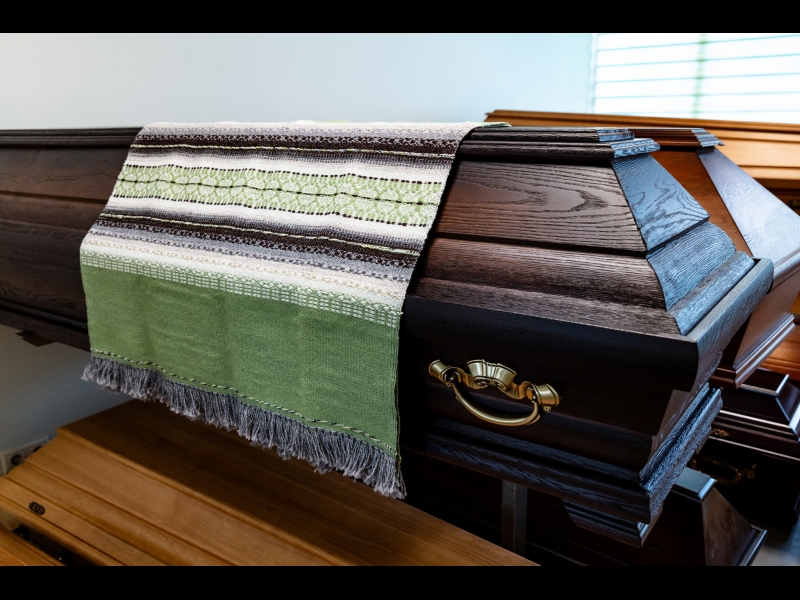 Apbedīšanas piederumi, zārks