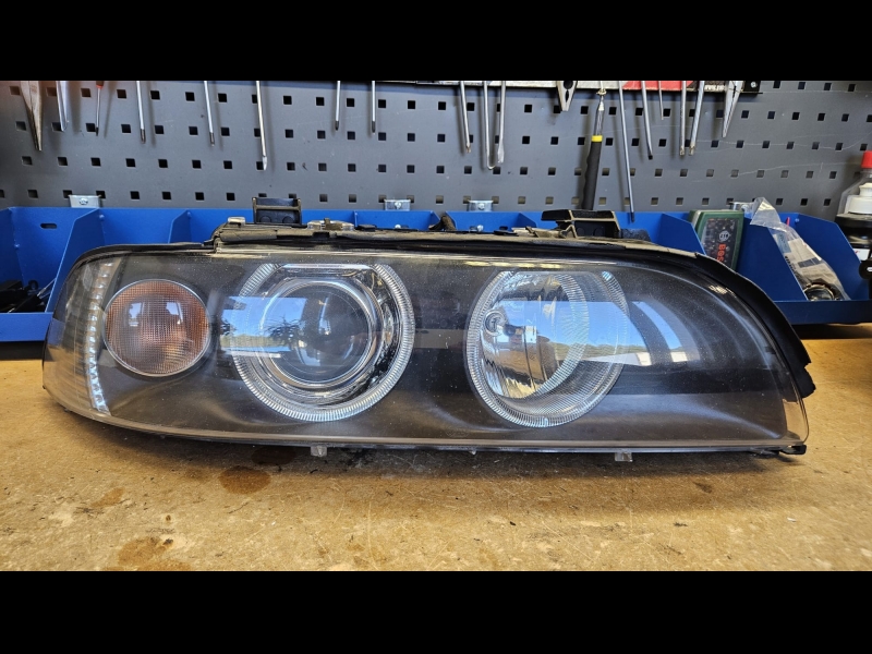 Jauni un lietoti auto lukturi, RB lukturi