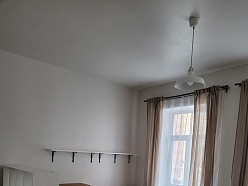 Plauktu un skapju montāža