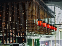 Inovatīvi restorānu un bāru dizaina risinājumi, kas rada neaizmirstamu pieredzi apmeklētājiem.