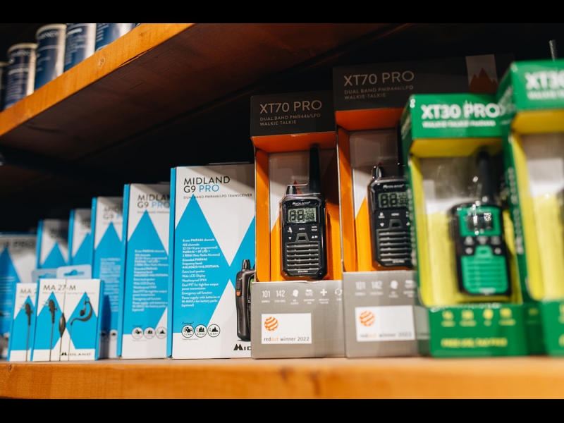 rācijas un komunikācijas ierīces