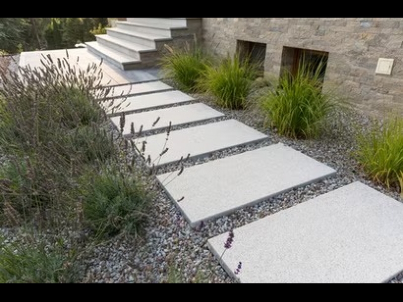 Lielas betona plāksnes