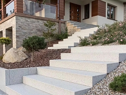 Pakāpieni lieveņiem un terasēm