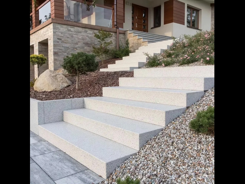 Pakāpieni lieveņiem un terasēm