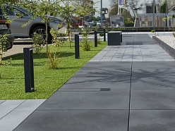 Lielas betona plāksnes