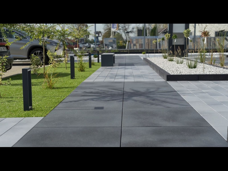 Lielas betona plāksnes