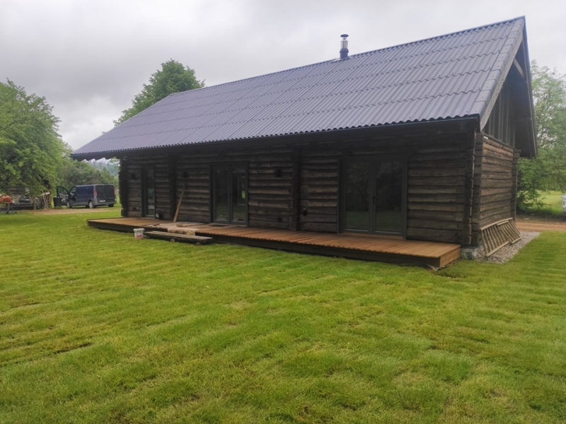 Guļbūves māja ar terasi