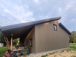 Koka fasādes apdare un energoefektīvas mājas būvniecība