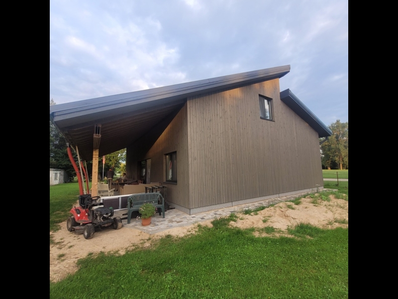 Koka fasādes apdare un energoefektīvas mājas būvniecība