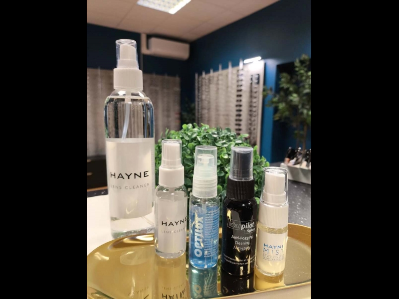 Briļļu stiklu tīrīšanas līdzekļi