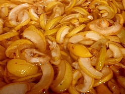 Cidoniju gabali sīrupā – mājās gatavots dabīgs produkts