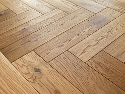 Dabiskais gaišais ozola parkets, kas piešķir jūsu telpām eleganci