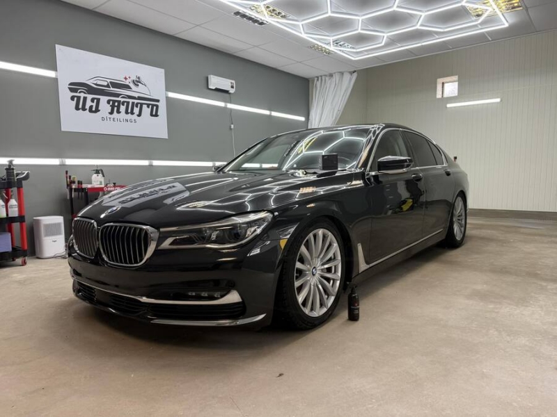 Profesionāla auto pulēšana BMW detailing studijā