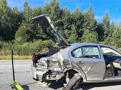 Auto avārija ceļā UN remonta palīdzība