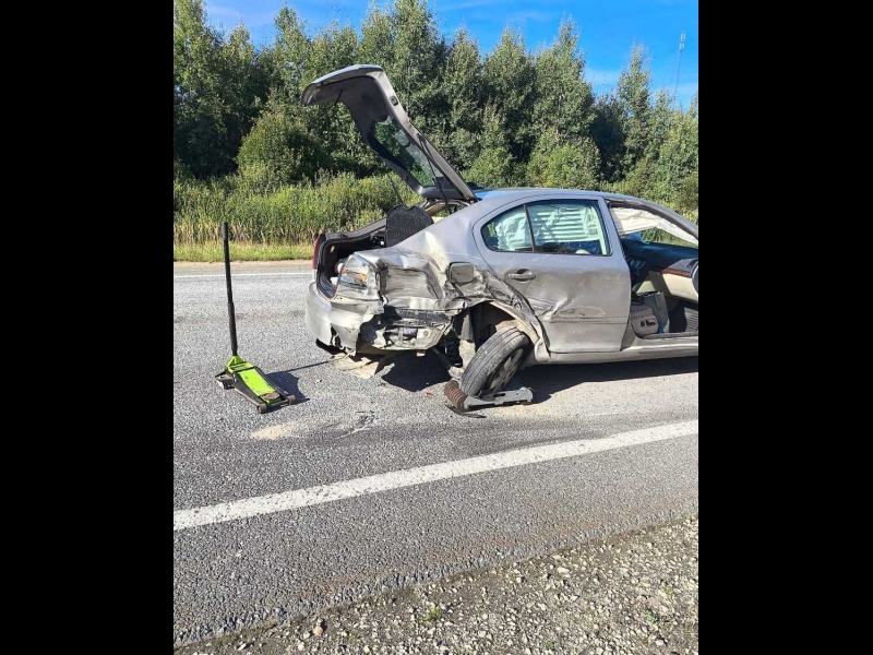 Auto avārija ceļā UN remonta palīdzība