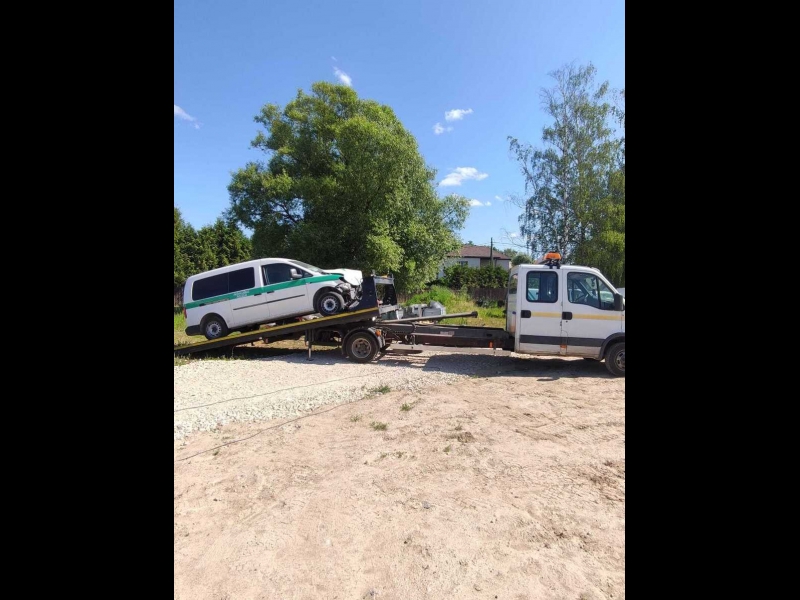 Evakuatora pakalpojumi ceļā