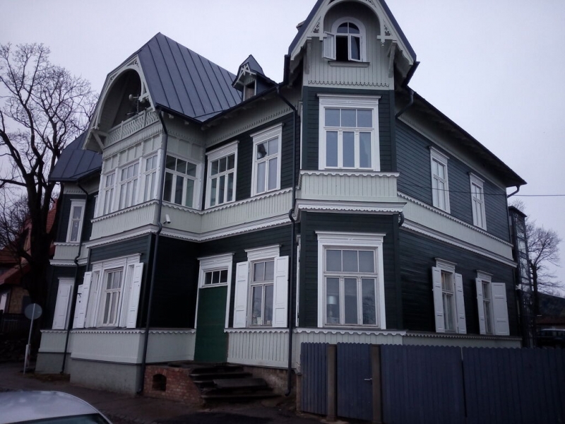 Koka fasādes atjaunošana